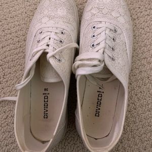 Crochet platform sneakers
